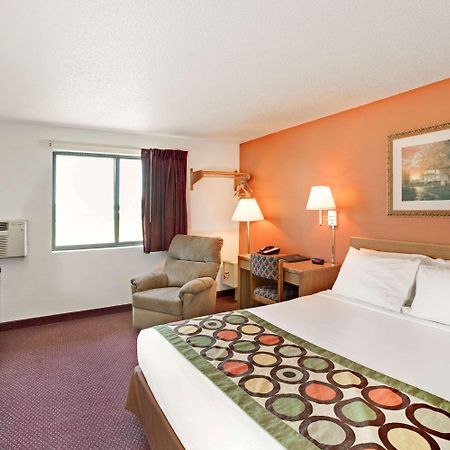 Super 8 By Wyndham Aberdeen East מראה חיצוני תמונה