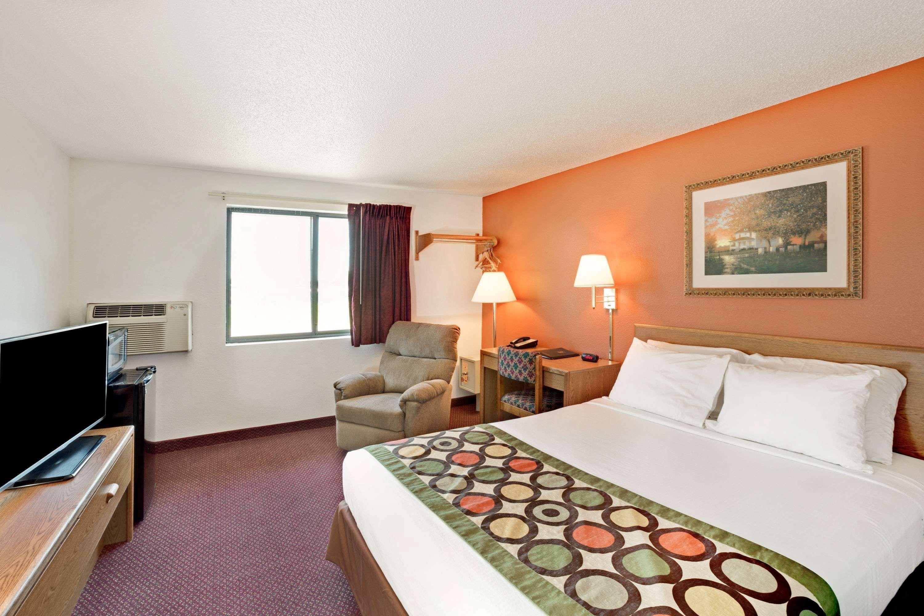 Super 8 By Wyndham Aberdeen East מראה חיצוני תמונה