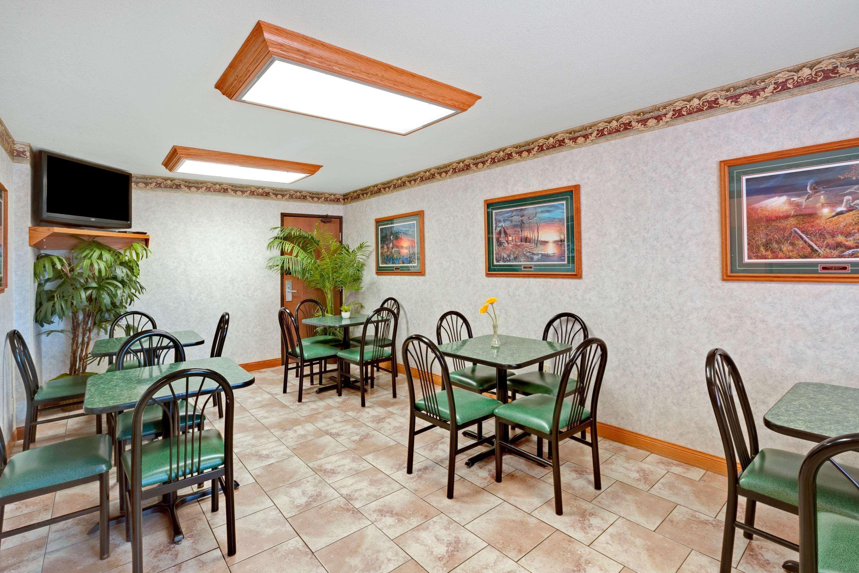 Super 8 By Wyndham Aberdeen East מראה חיצוני תמונה