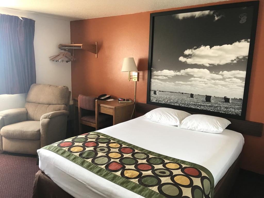 Super 8 By Wyndham Aberdeen East מראה חיצוני תמונה