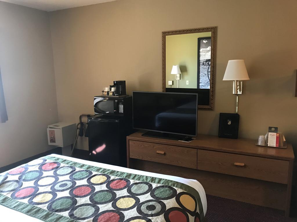Super 8 By Wyndham Aberdeen East מראה חיצוני תמונה